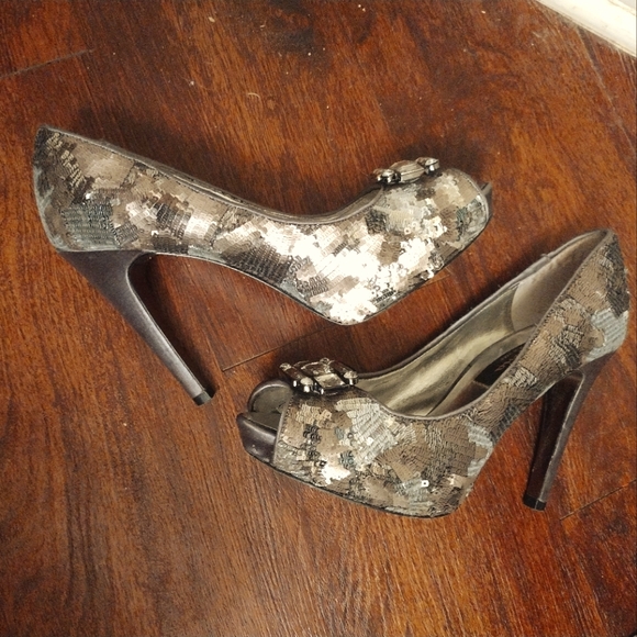 Nina New York Silver Sequin Heels, like new, Sz 7 - Picture 1 of 4